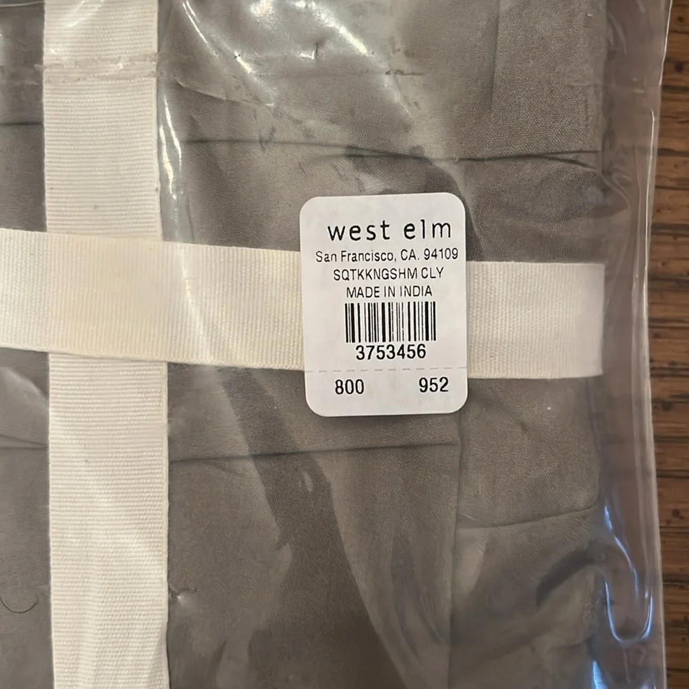 West Elm square tuck shams, size‎ king, new